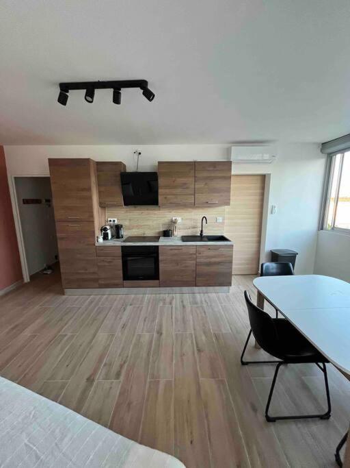 Joli Appart/Vue Etang/Clim /Wifi Balaruc-les-Bains Exterior photo